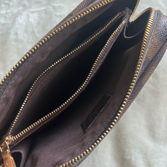 Louis Vuitton Damier Ebene Brooklyn Bum Bag Brown - Picture 15 of 16